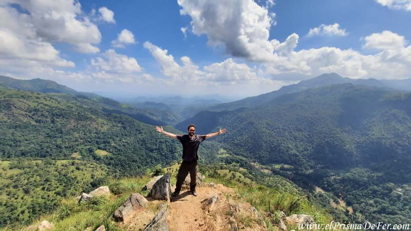En la cima del Little Adam’s Peak de Ella, Sri Lanka