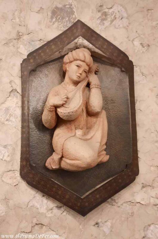 Preciosa pieza de arte en la entrada del Caravansaray