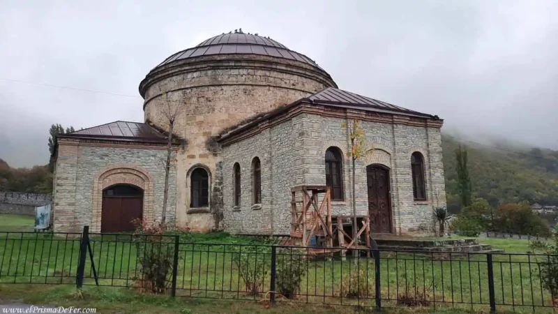 Templo redondo dentro del Castillo de Shaki - Azerbaiyán