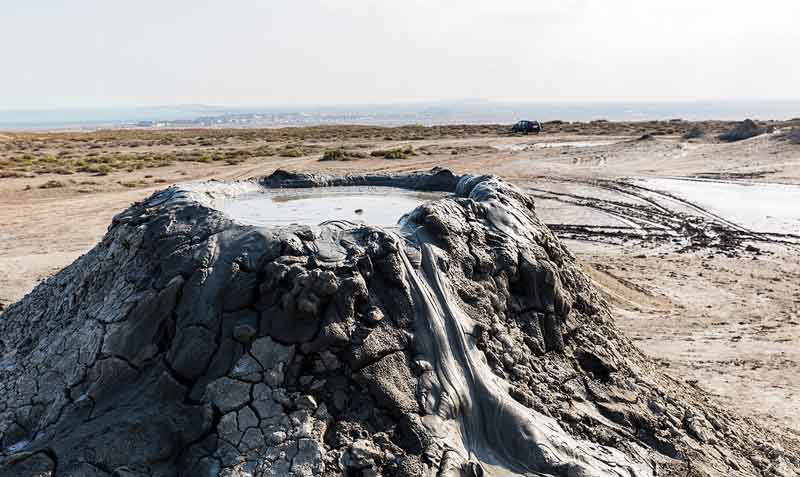 Volcán de barro en Gobustán - Azerbaiyán