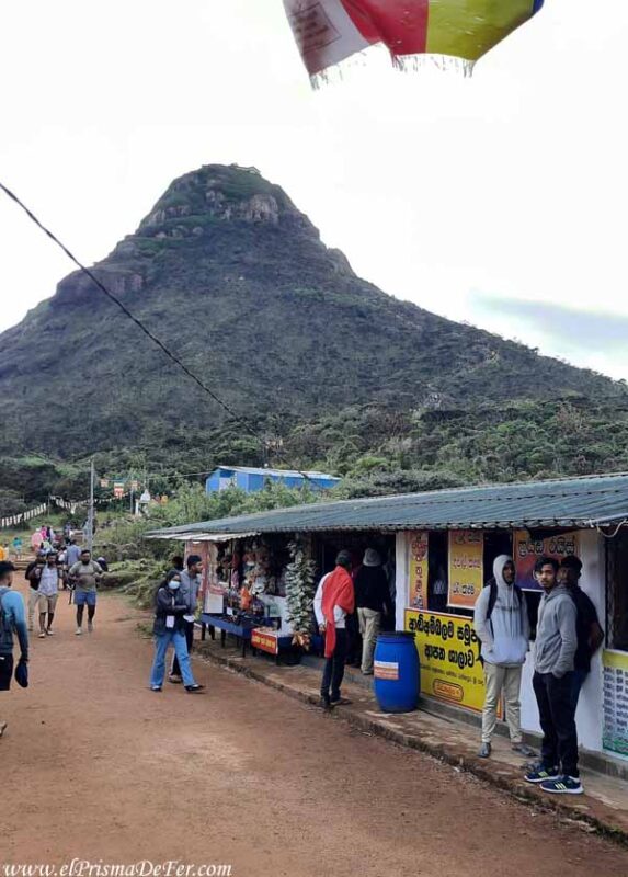 Puestos de comida camino a la cima de Adam´s Peak