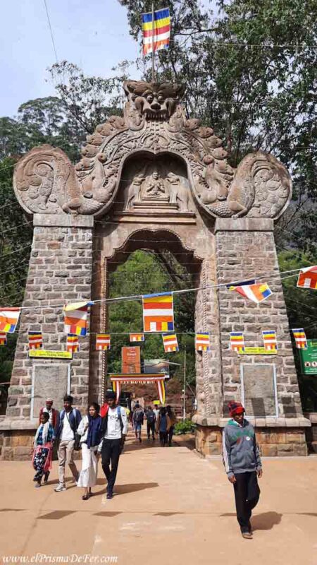 Entrada para subir al Adam´s Peak