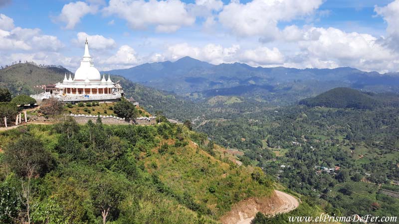 Vista del Monasterio Budista Mahamevnawa - Ella