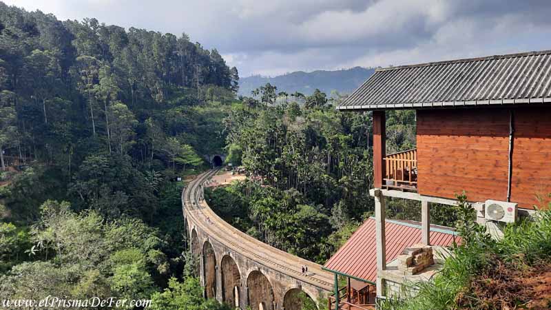 Miradores para ver llegar el tren de Ella al puente de nueve arcos