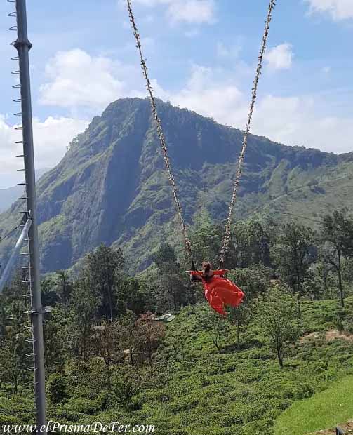 Una hamaca con vista a las montañas de Ella