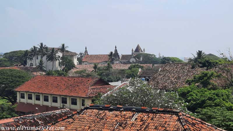 Techos coloniales dentro del fuerte de Galle