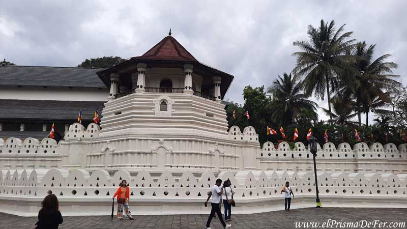 Uno de los edificios del complejo del Templo del Diente de Buda