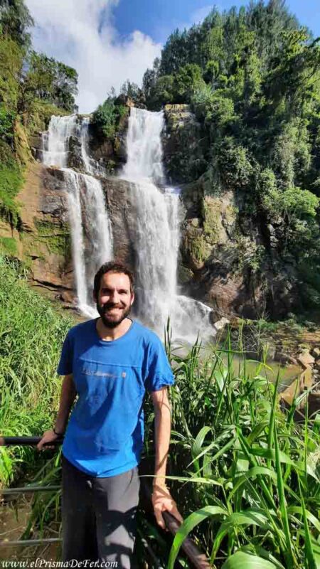 En una de las cascadas cerca de Nuwara Eliya - Sri Lanka