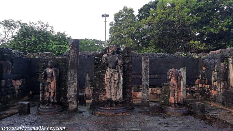 Hatadage dentro del Quadrangle de Polonnaruwa