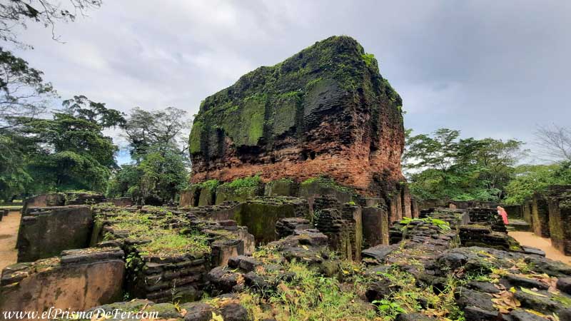 Ruinas del antiguo Palacio Real en Polonnaruwa