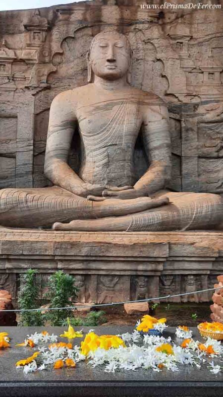 Uno de los cuatro Budas de Gal Vihara - Polonnaruwa