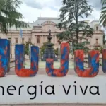 Cartel en la plaza principal de San Salvador de Jujuy