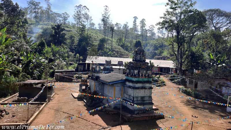 Pueblo que se ve desde el tren camino a Ella