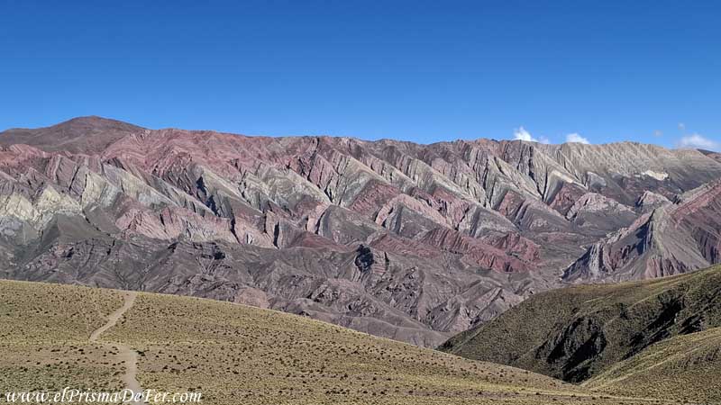Camino al mirador del Cerro de los 14 colores o Hornocal