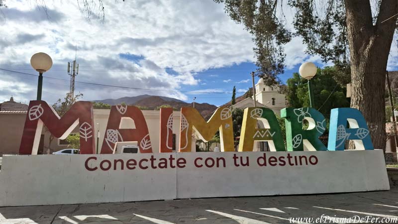 Cartel de Maimará en la plaza principal