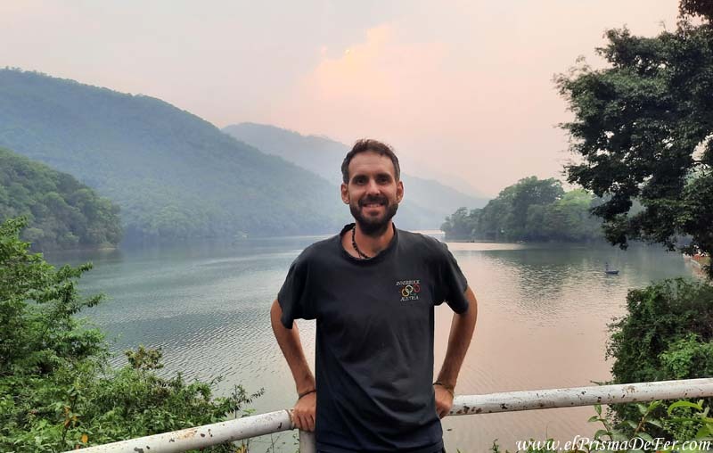 Disfrutando en el Lago de Pokhara