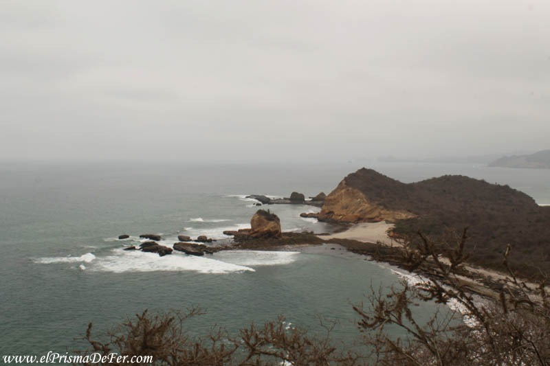 Paisajes que se ven durante el camino hacia la Playa Los Frailes del Parque Nacional Machalilla