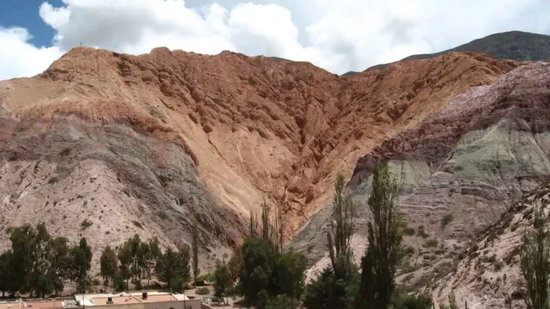 Qué ver en Purmamarca, hogar del Cerro de los Siete Colores