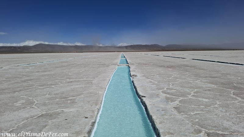 Piletas en las Salinas Grandes de Jujuy