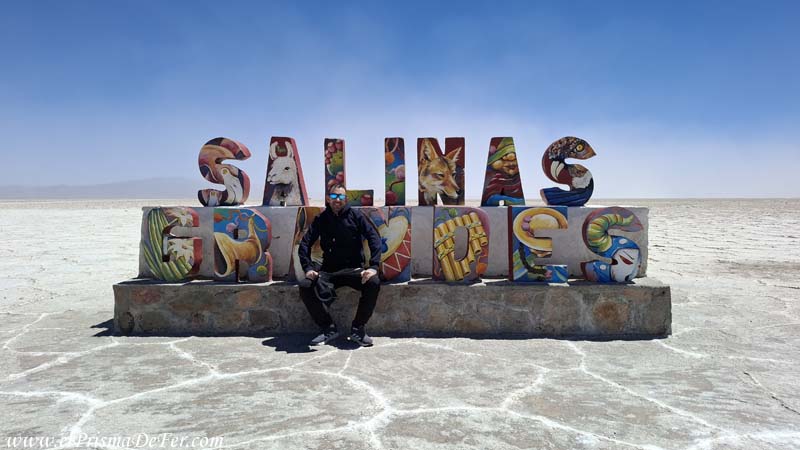 En el cartel de las Salinas Grandes - Purmamarca
