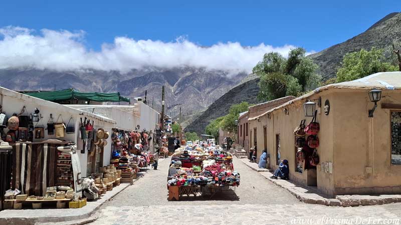 Puestos artesanales en Purmamarca - Jujuy