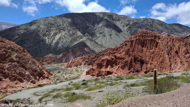 Paisajes que se ven durante la caminata al Paseo de los Colorados - Jujuy