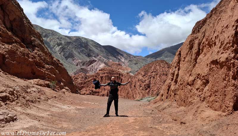 Rodeado de cerros en el Paseo de los Colorados
