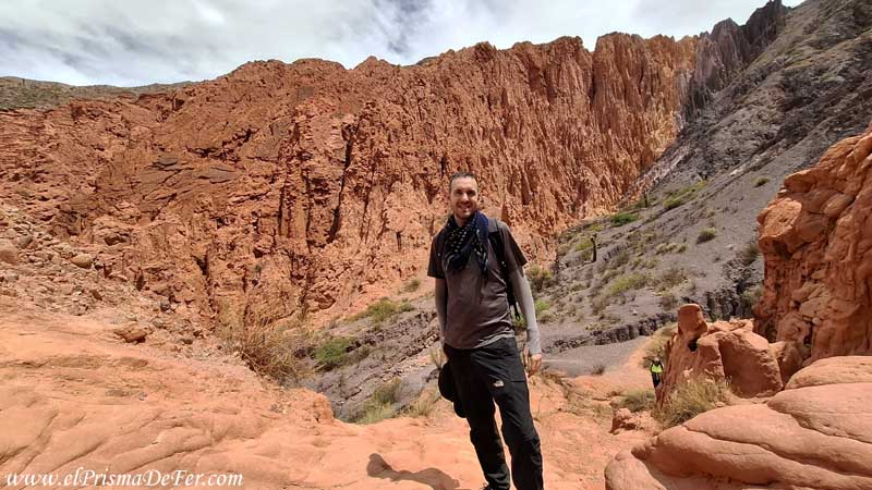Caminando en la Quebrada de las Señoritas en Uquía