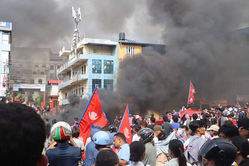 Manifestantes protestando en el 2025 en Nepal