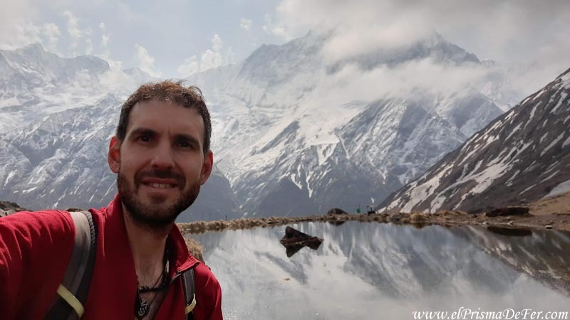 En el fondo, cubierto por una nube, está el Pico Machapuchare o Fishtail - ABC