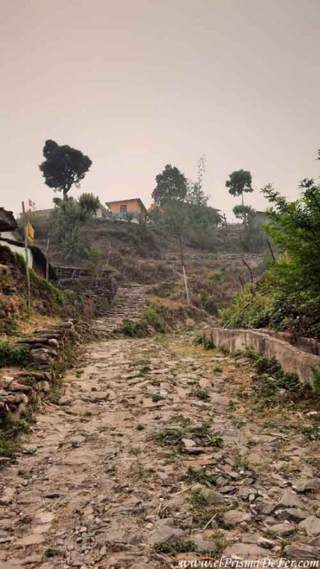 Camino de piedra entre Tatopani y Ghorepani - ABC
