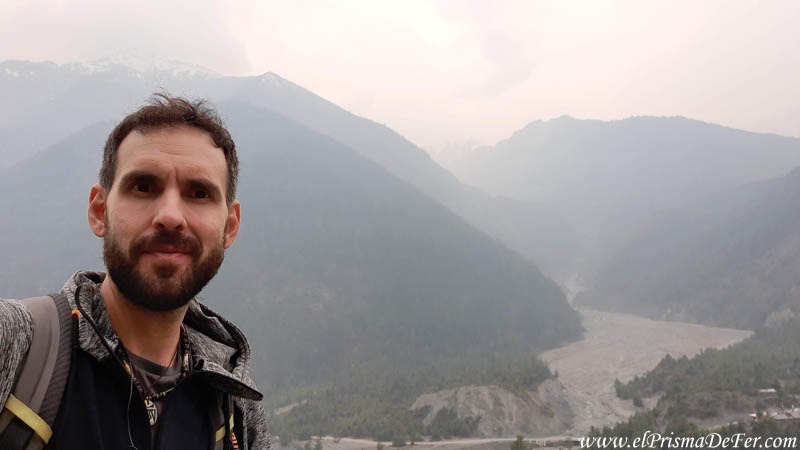 Circuito Annapurna 3er día - Camino a Upper Pisang...con humo de fondo