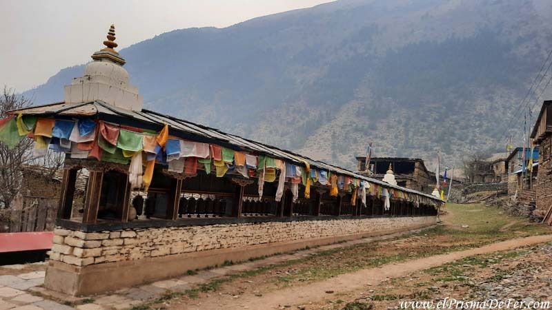 Ruedas giratorias budistas de Upper Pisang