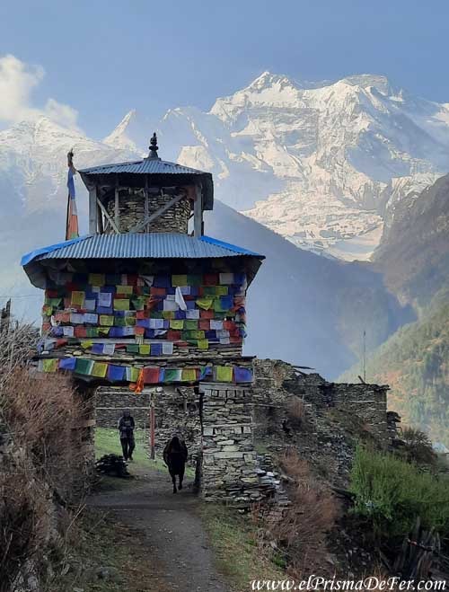 Salida del pueblo Upper Pisang