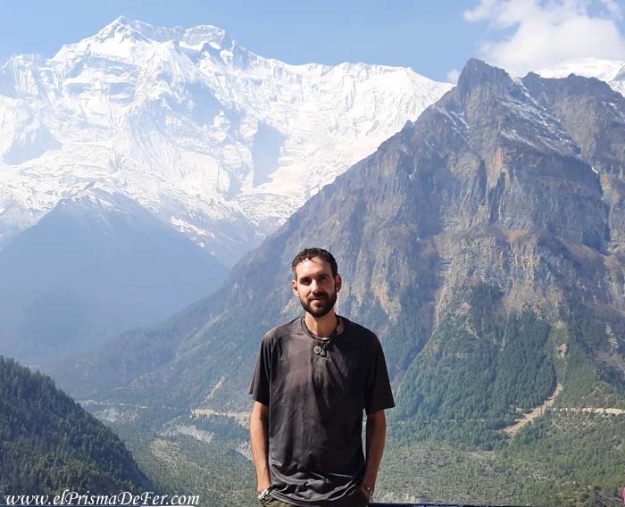En el mirador de Ghyaru con el Annapurna 3 de fondo