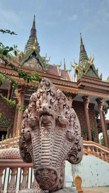 Figuras en el templo de Camboya
