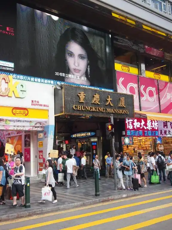 Ingreso a Chungking Mansion