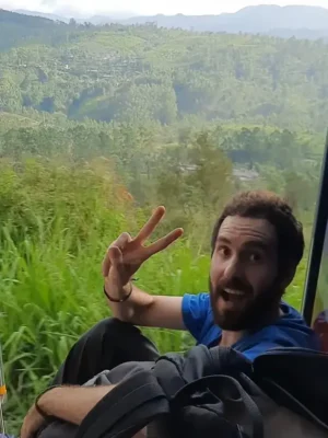Yendo en tren desde Kandy a Ella en Sri Lanka