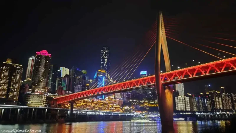 Skyline de Chongqing, de noche - China