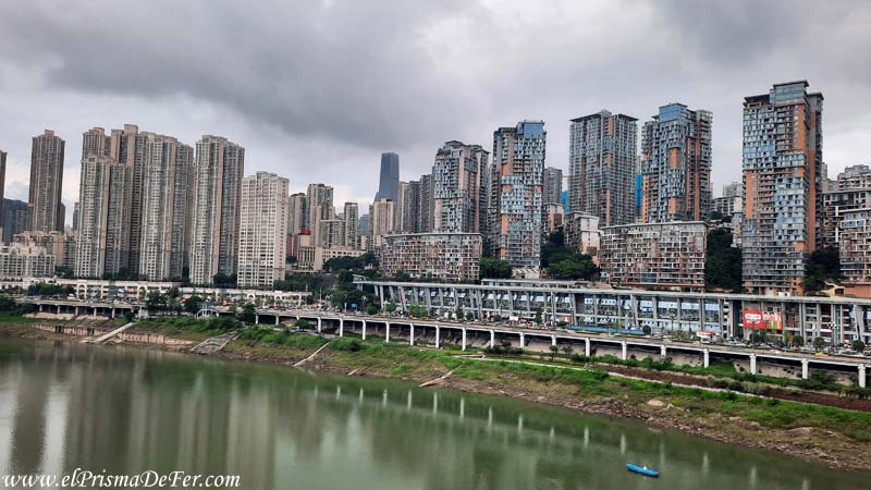 Chongqing mezcla edificios viejos con modernidad