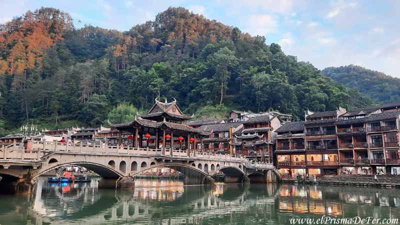 El Río Tuojiang es el corazón de Fenghuang