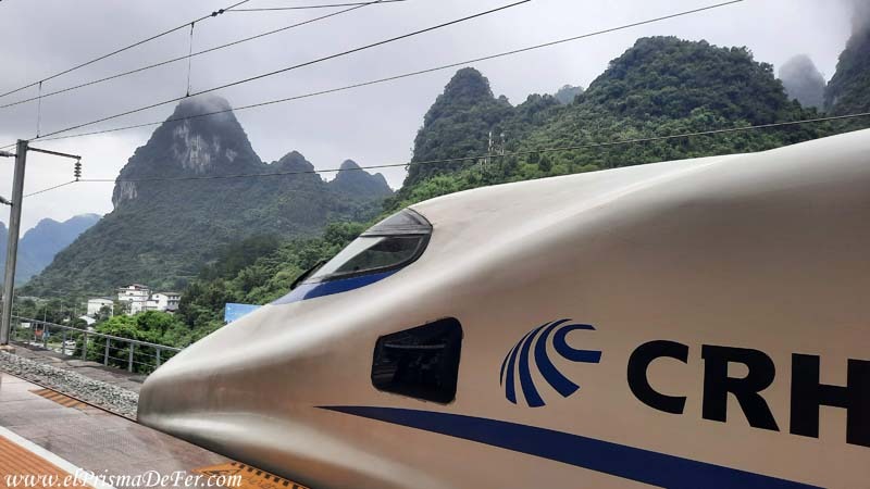 Tren de velocidad llegando a Yangshuo