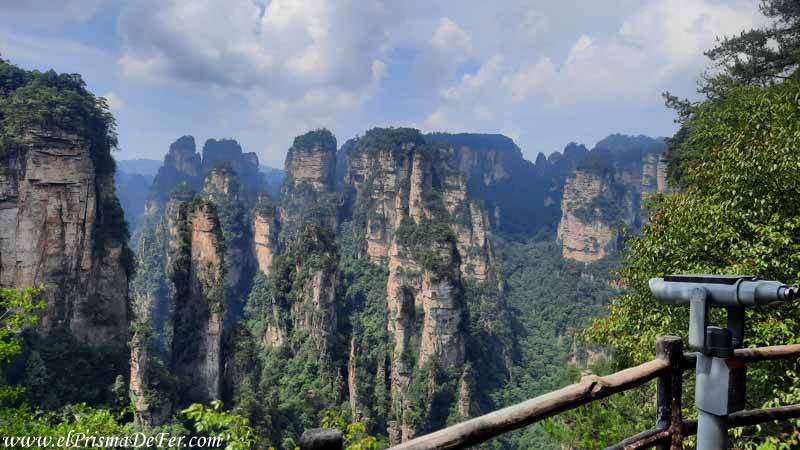 Mirador intermedio mientras subía al principal en el área de Yuanjiajie - Parque Zhangjiajie