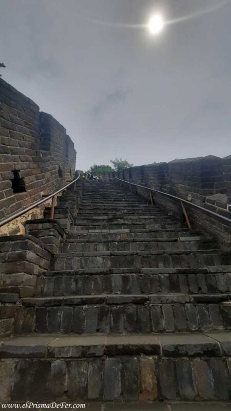 Escaleras para subir en la Muralla China