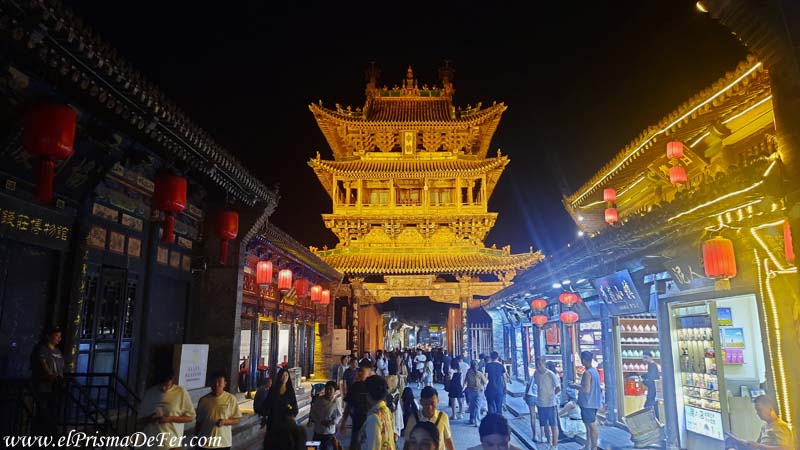 Pingyao de noche se ilumina