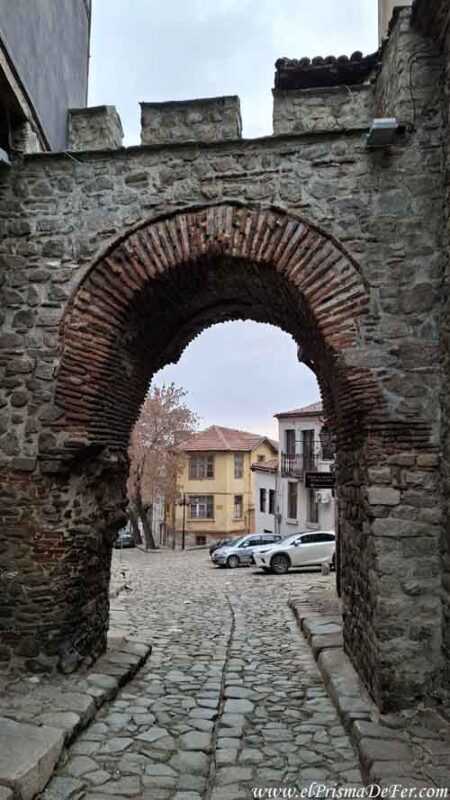 Muralla dentro del casco antiguo de Plovdiv