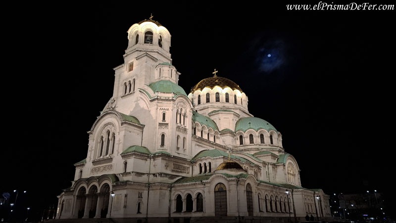 Catedral de San Alejandro Nevski de Sofía de noche