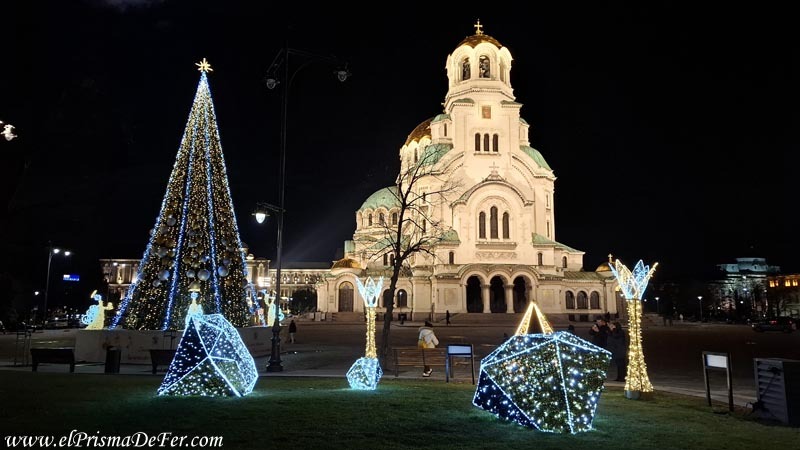 Decoración navideña en la Catedral de San Alejandro Nevski