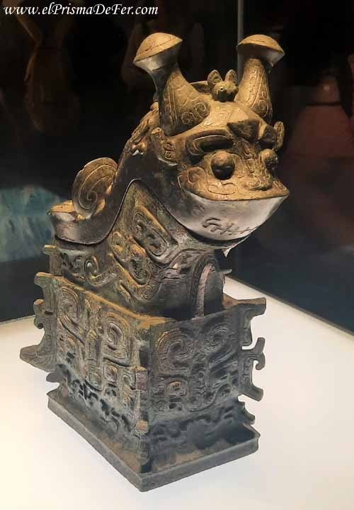 Piezas milenarias dentro del museo de historia de Xi'an