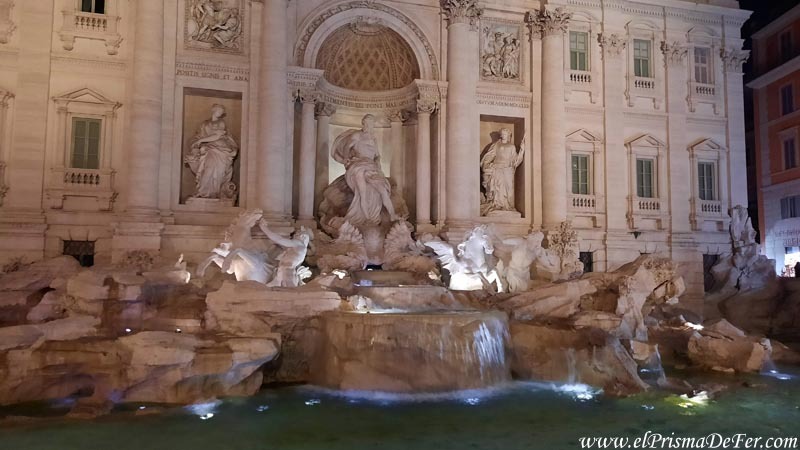 Esculturas talladas en la Fontana Di Trevi